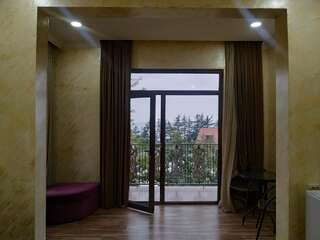 Проживание в семье Batumi Homestay at Tamar Mephe Avenue Махинджаури Двухместный номер Делюкс с 1 кроватью и балконом, вид на море-15