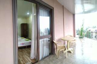 Проживание в семье Batumi Homestay at Tamar Mephe Avenue Махинджаури Двухместный номер Делюкс с 1 кроватью и балконом, вид на море-12