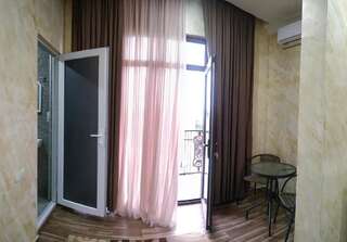 Проживание в семье Batumi Homestay at Tamar Mephe Avenue Махинджаури Двухместный номер Делюкс с 1 кроватью и балконом, вид на море-21