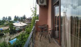 Проживание в семье Batumi Homestay at Tamar Mephe Avenue Махинджаури Двухместный номер Делюкс с 1 кроватью и балконом, вид на море-22