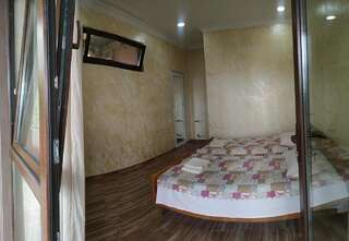 Проживание в семье Batumi Homestay at Tamar Mephe Avenue Махинджаури Двухместный номер с 1 кроватью и собственной ванной комнатой-4